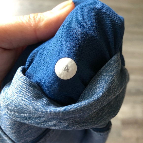 Lululemon Crop Leggings, Size 4 - Picture 4 of 4